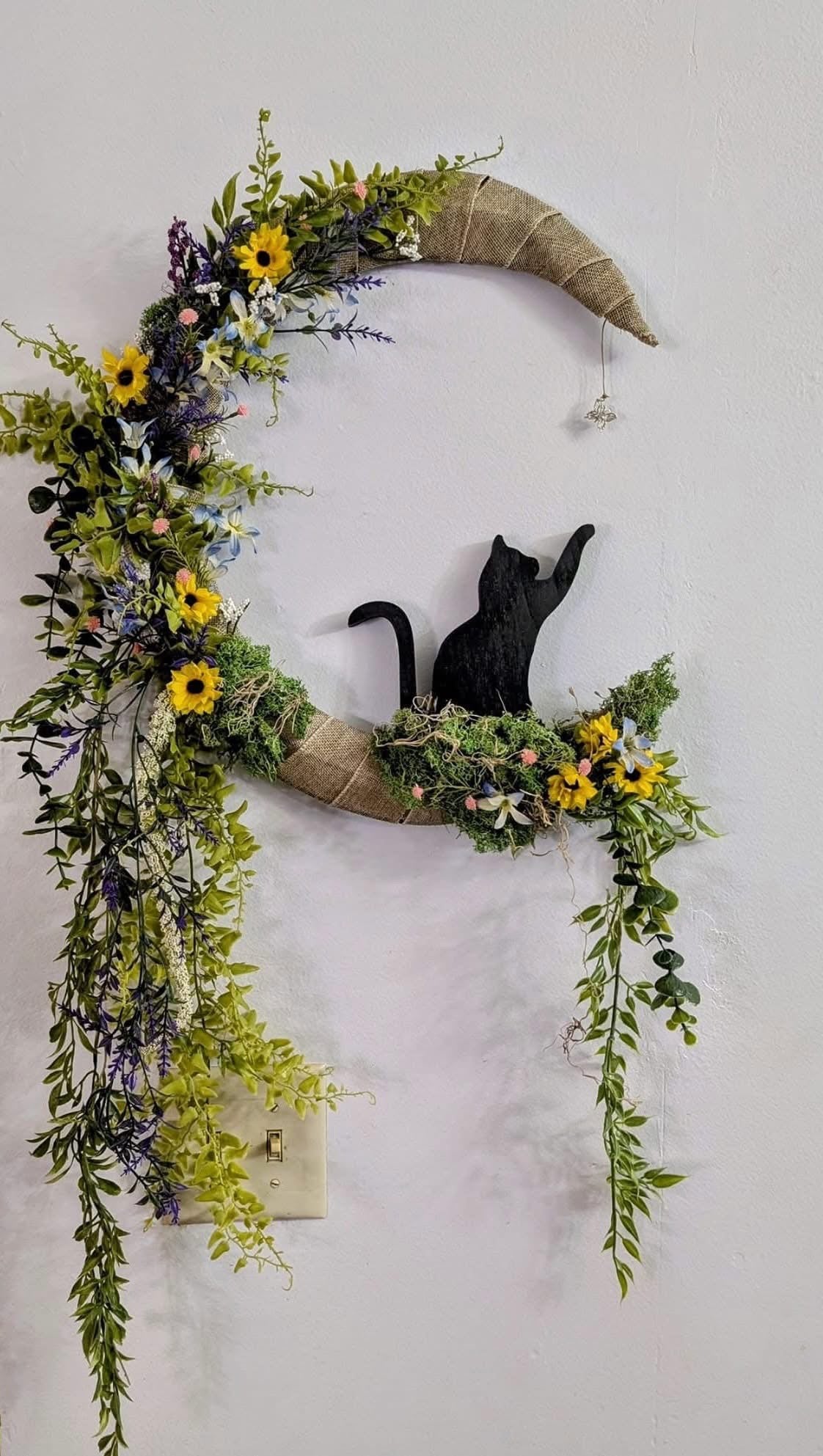 Crescent Moon Familiar Wreath Course